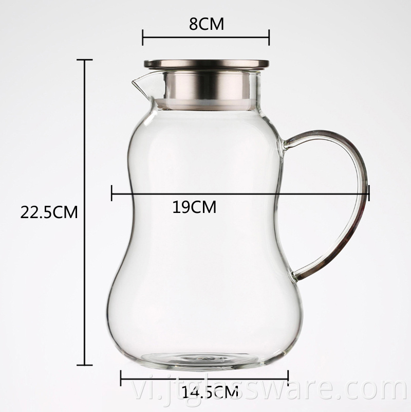 Glass wate carafe with lid